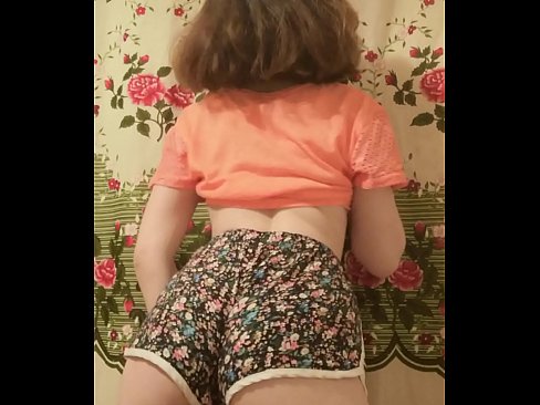 ❤️ Una ghjovana sexy si spoglia i pantaloncini davanti à a camera ❤️ Sessu à porn co.kassavrn.ru ❌